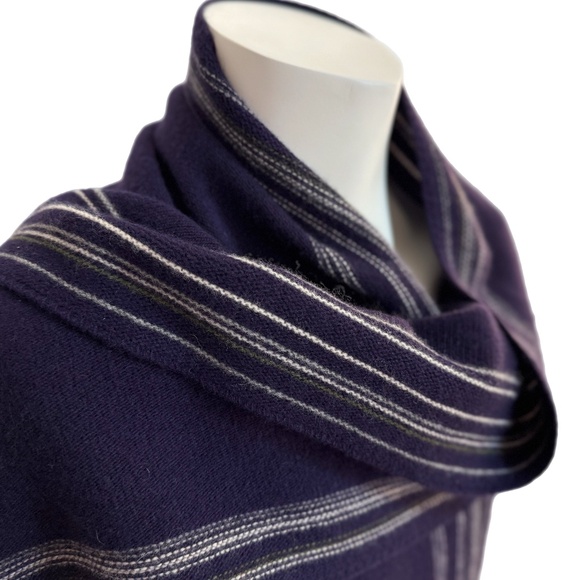 Banana Republic Extra Fine Merino Wool Scarf – Navy with Stripes - Picture 3 of 13